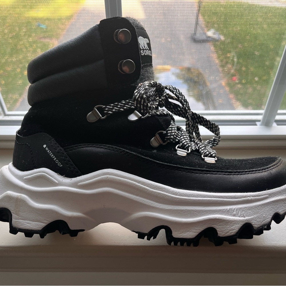 Sorel Black and White Winter Boots - Picture 2 of 7